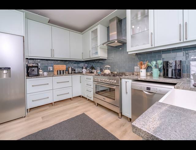 5 BEDROOM HOUSE FOR SALE IN PETERVALE
